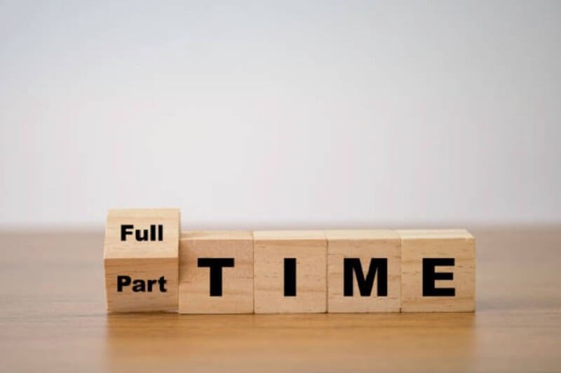 Full time and part time written on a wooden blocks